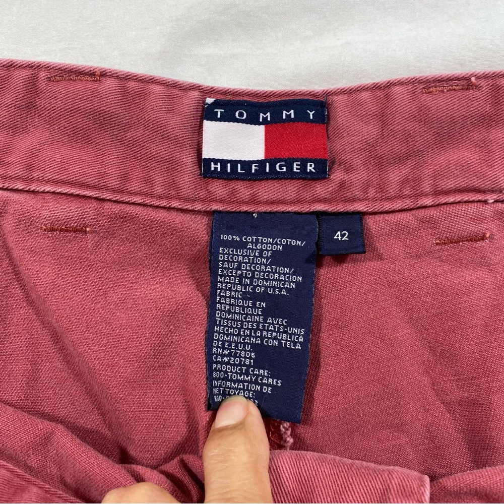 Tommy Hilfiger Men's Flat Front Shorts in Burgundy - Picture 2 of 6